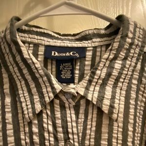 LONG SLEEVE STRIPED BUTTON DOWN
